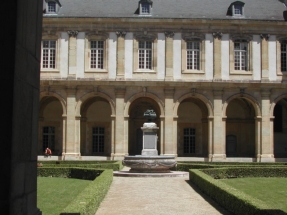 Le cloître du musée saint Remi de Reims Le cloître du musée saint Remi de Reims