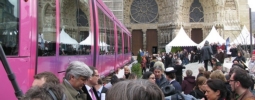 tramway de Reims lors du baptême de la première rame sur le parvis de la cathédrale